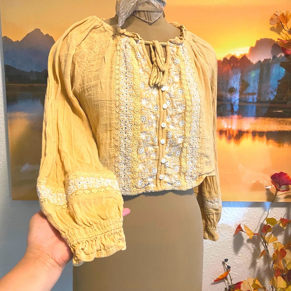 American Eagle Blouse Boho Cottagecore Peasant Top Women Small Yellow Eyelet